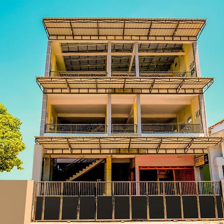 Super Oyo 1759 Family Residence Kediri  Bagian luar foto