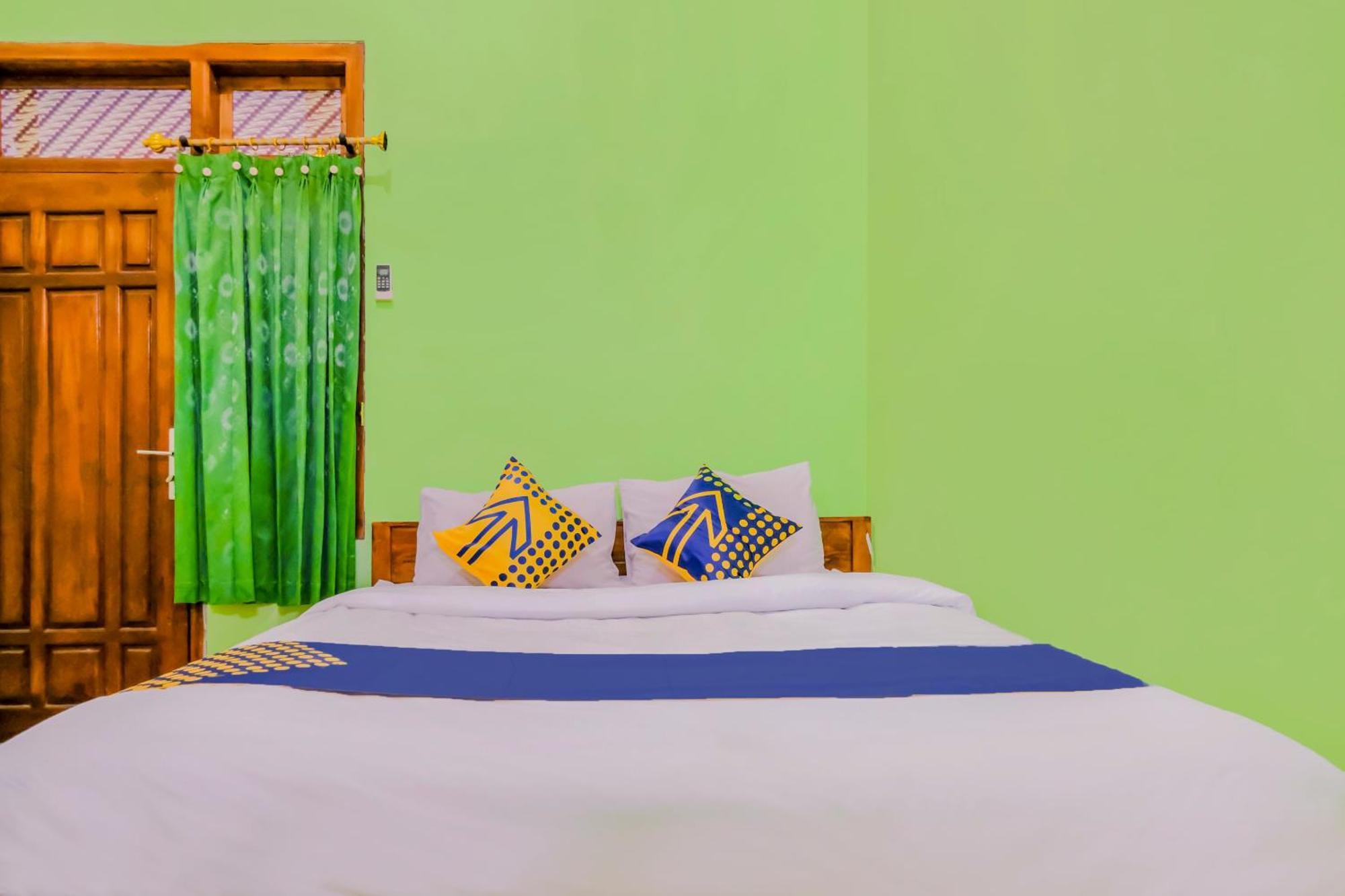 Super Oyo 1759 Family Residence Kediri  Bagian luar foto
