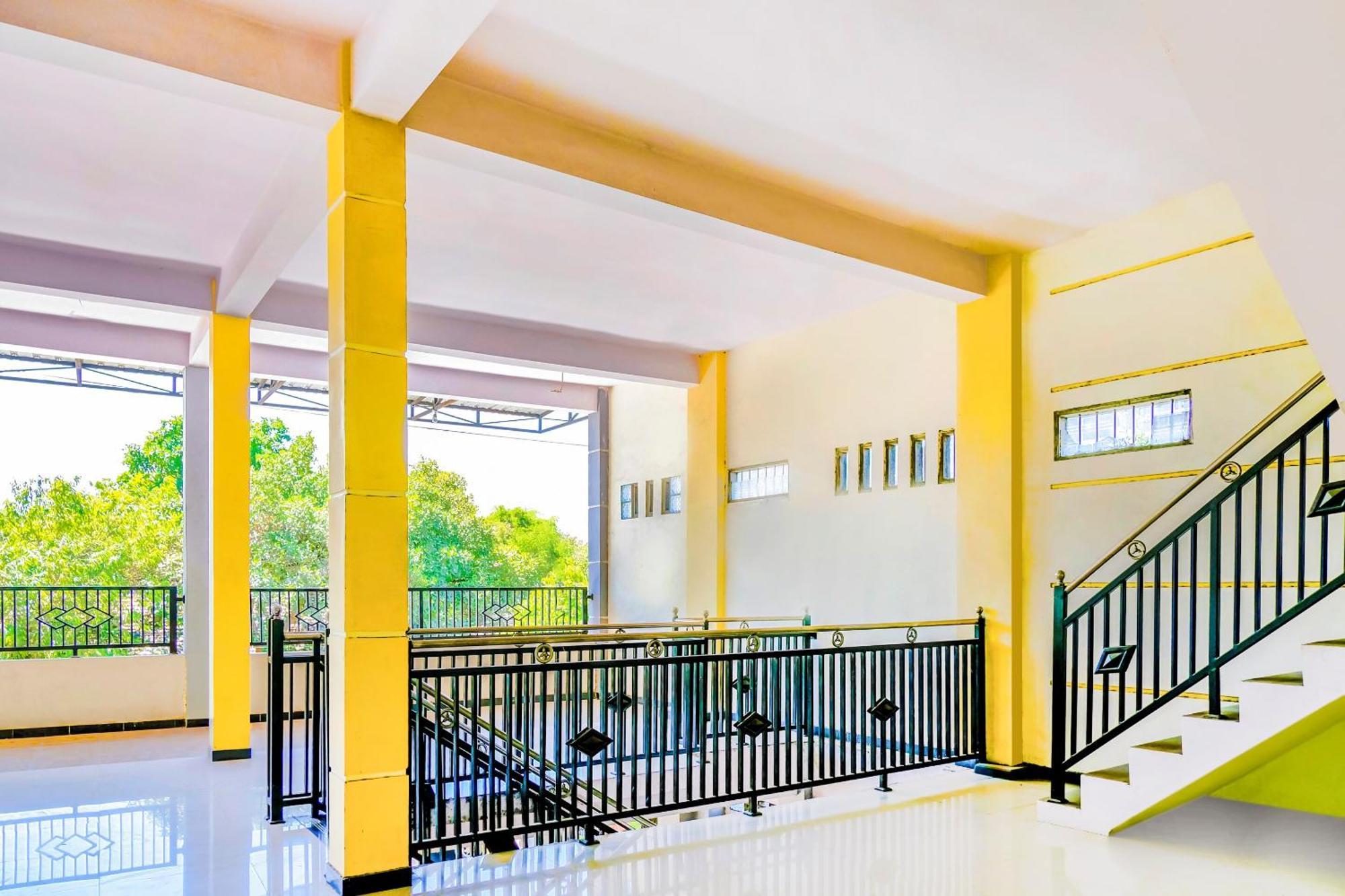 Super Oyo 1759 Family Residence Kediri  Bagian luar foto