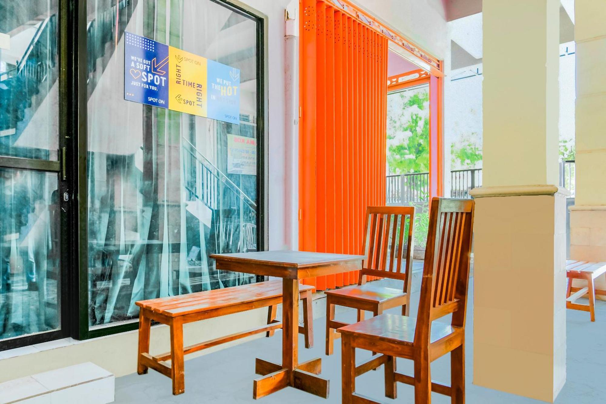 Super Oyo 1759 Family Residence Kediri  Bagian luar foto