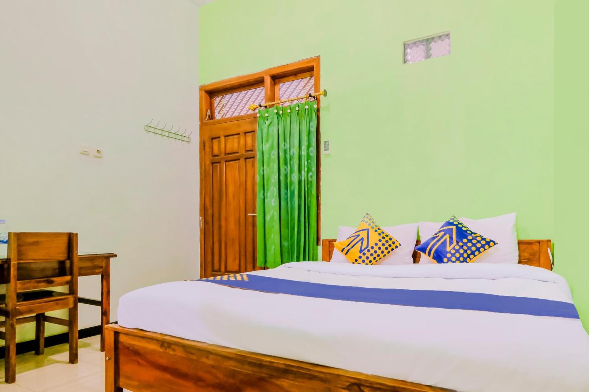 Super Oyo 1759 Family Residence Kediri  Bagian luar foto