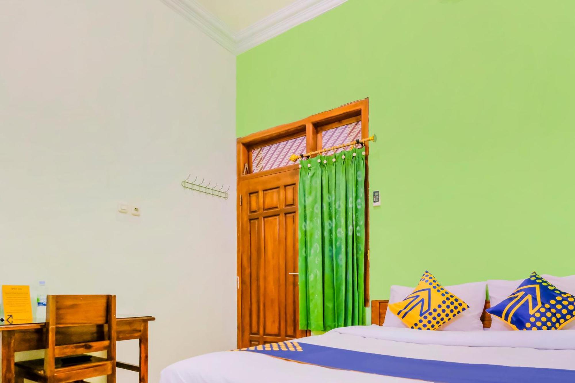 Super Oyo 1759 Family Residence Kediri  Bagian luar foto
